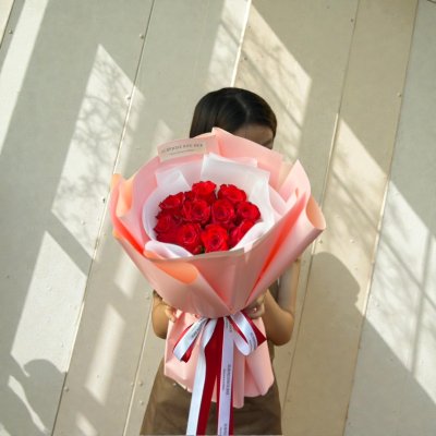 10 Stems Red Roses Pink Wrapping